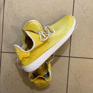 Size 9 Men's Yellow Addidas Hu